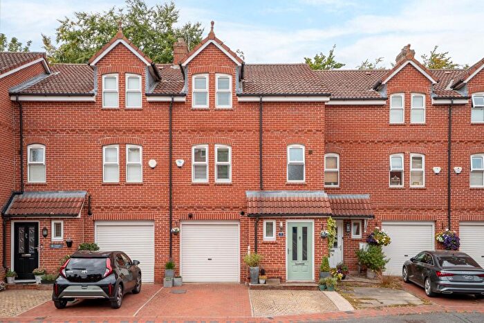 4 Bedroom Town House For Sale In Tadcaster Road, Dringhouses, York, YO24