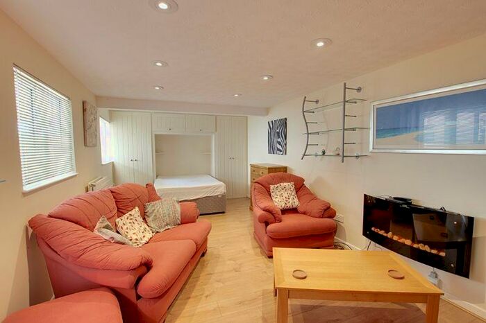 1 Bedroom Flat To Rent In Clivey, Westbury, BA13