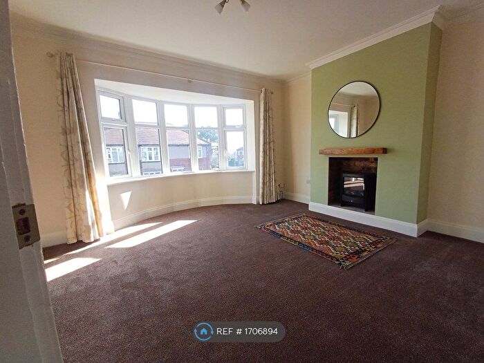 2 Bedroom Flat To Rent In High Heaton, Newcastle Upon Tyne, NE7