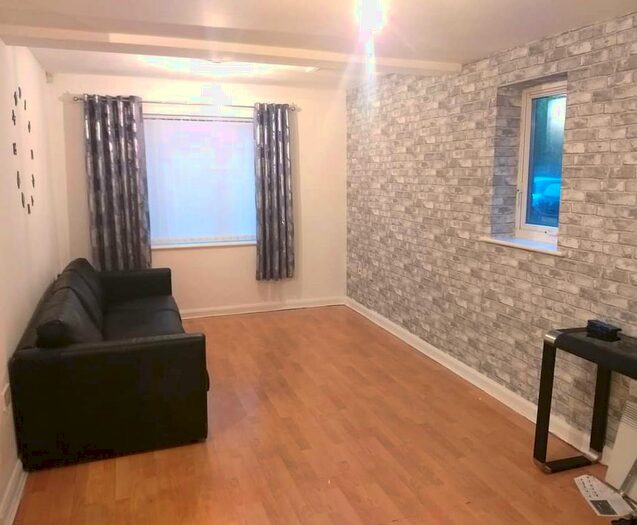 2 Bedroom Apartment To Rent In St Marys Court, M31