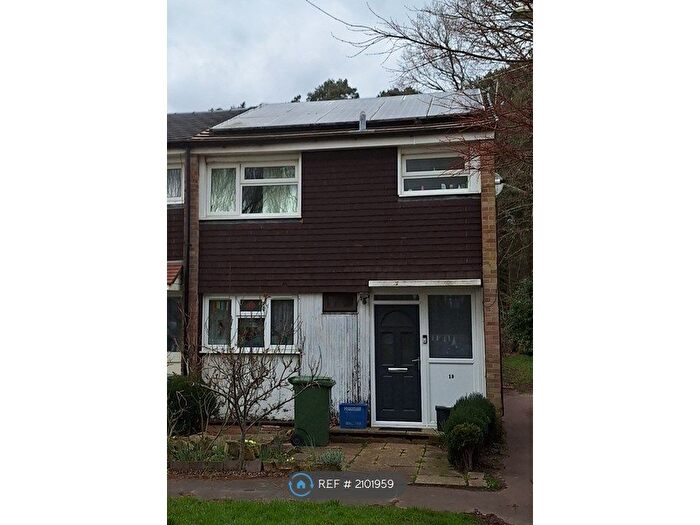 3 Bedroom End Of Terrace House To Rent In Lakeside Gardens, Farnborough, GU14