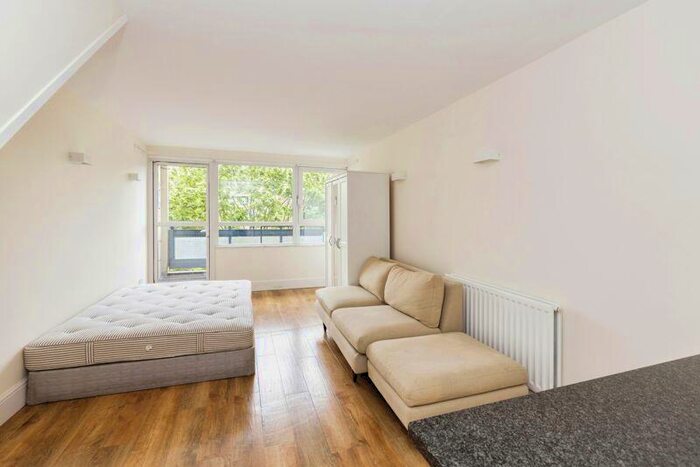 3 Bedroom Maisonette To Rent In Butler House, Poplar, E14