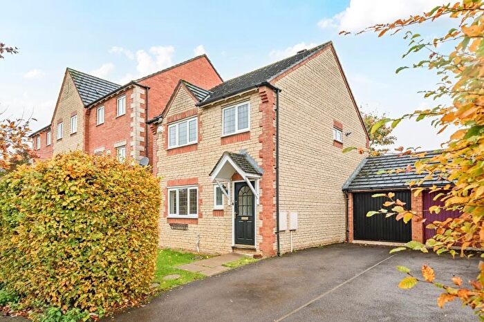 3 Bedroom Link Detached House For Sale In Bure Park, Bicester, Oxfordshire, OX26