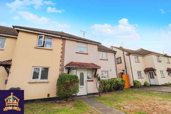 3 Bedroom Semi-Detached House To Rent In Cokefield Avenue, Southend-On-Sea, SS2