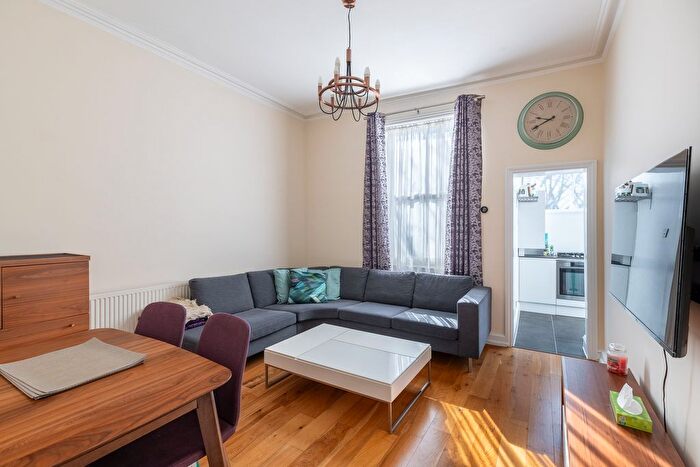 2 Bedroom Flat To Rent In Castletown Road, West Kensington, W14