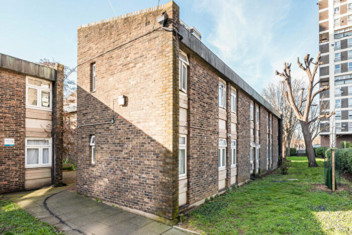 1 Bedroom Apartment For Sale In Wyndham Road, London, SE5