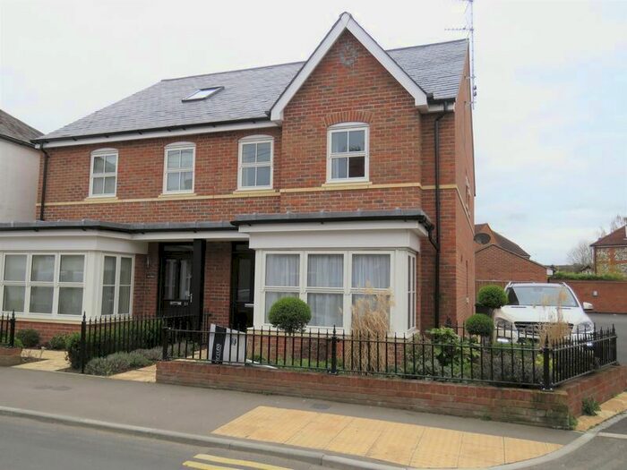 3 Bedroom End Of Terrace House To Rent In Station Road, Marlow SL7