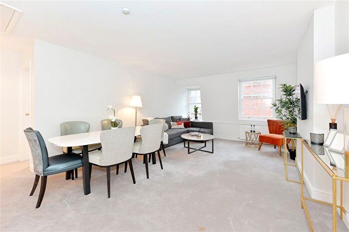 2 Bedroom Flat To Rent In Cadogan Square, Chelsea, SW1X