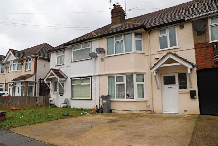 3 Bedroom Terraced House To Rent In Byron Avenue, Hounslow, TW4