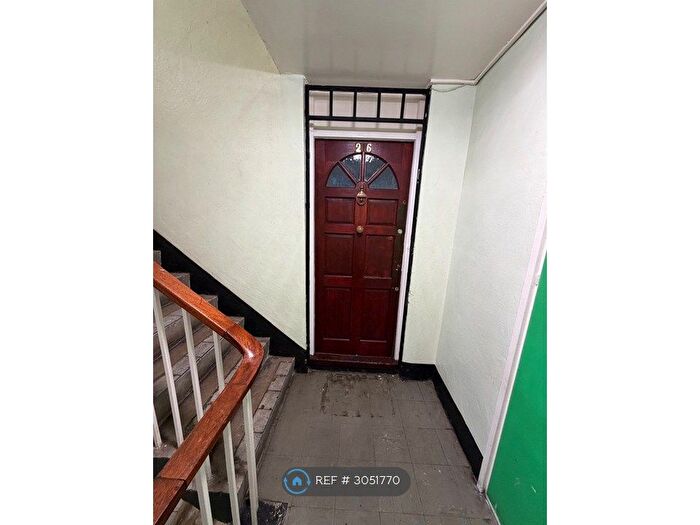 2 Bedroom Flat To Rent In Hathaway Crescent, London, E12
