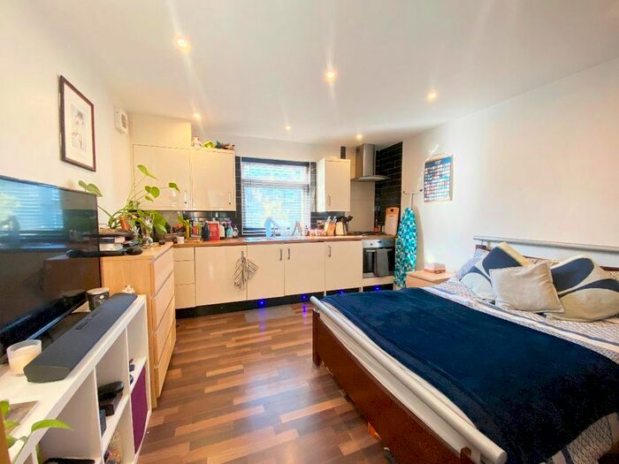 Studio To Rent In Thornton Avenue, Streatham Hill, SW2
