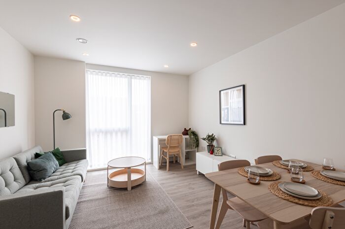 1 Bedroom Flat For Sale In Station Approach, London, N12
