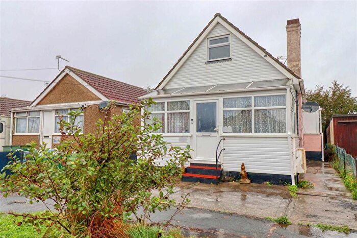 2 Bedroom Bungalow For Sale In Jasmine Way, Clacton On Sea, CO15