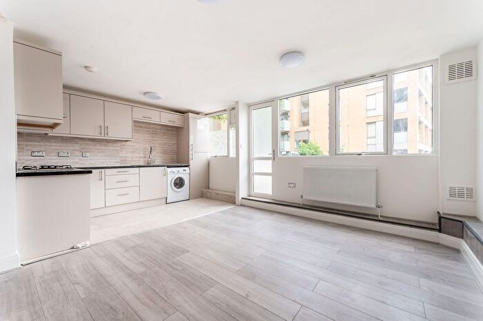4 Bedroom Flat To Rent In Aytoun Road, Brixton, London, SW9