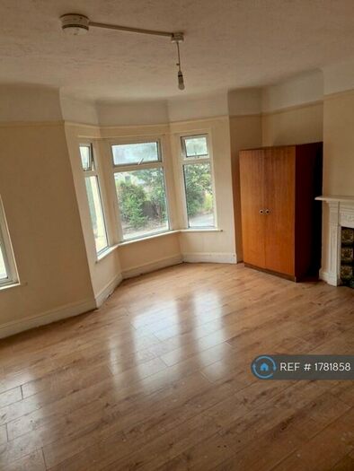 2 Bedroom Terraced House To Rent In Plumstead High Street, London, SE18