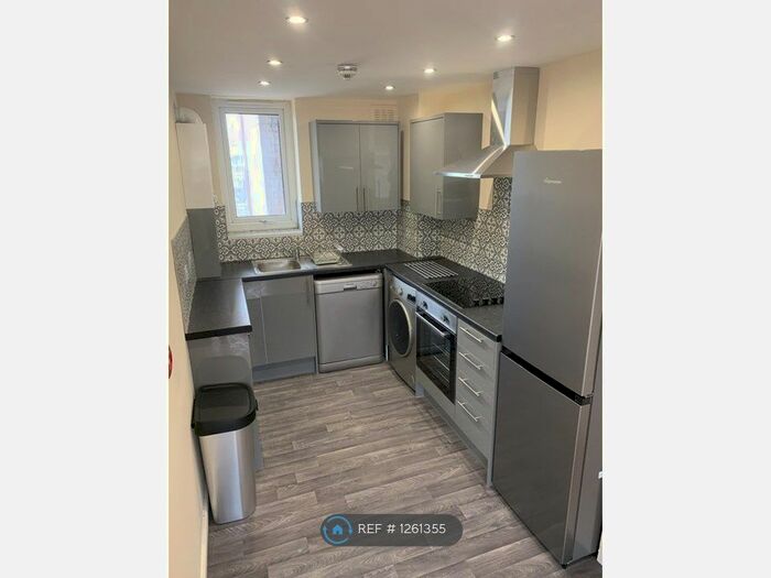 3 Bedroom Flat To Rent In Minster Court, Liverpool L7