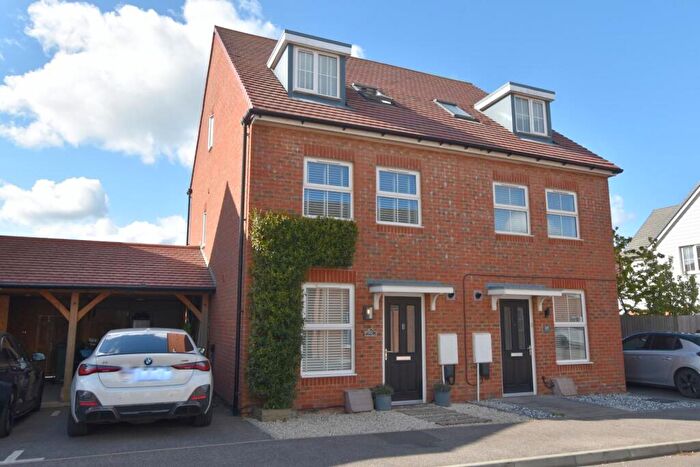 4 Bedroom Chalet For Sale In Lake Drive, Hythe, CT21