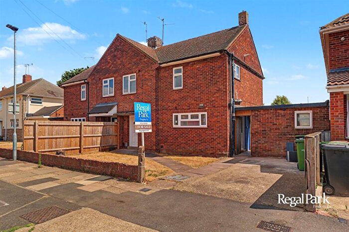 3 Bedroom Semi Detached House For Sale In Rowan Avenue, Dogsthorpe, Peterborough, PE1