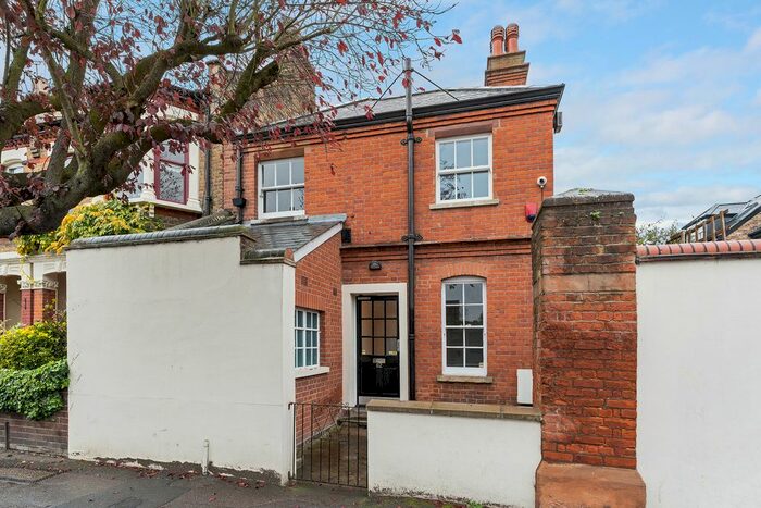 3 Bedroom End Of Terrace House To Rent In Chaucer Road, London E11