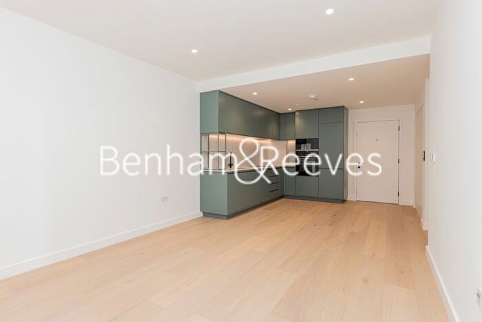 1 Bedroom Flat To Rent In Parkview Avenue, Brent Cross, NW2