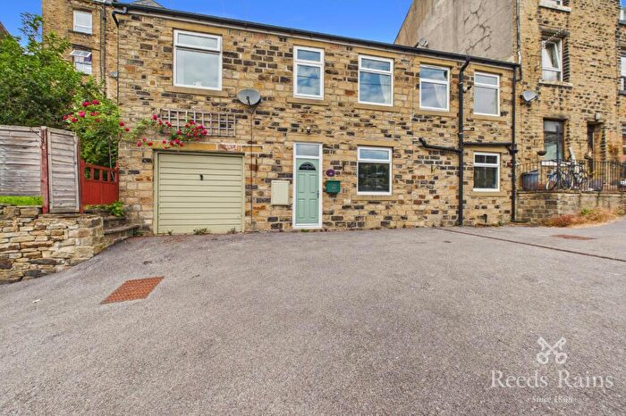 3 Bedroom End Of Terrace House For Sale In Elland Road, Ripponden, Sowerby Bridge, West Yorkshire, HX6