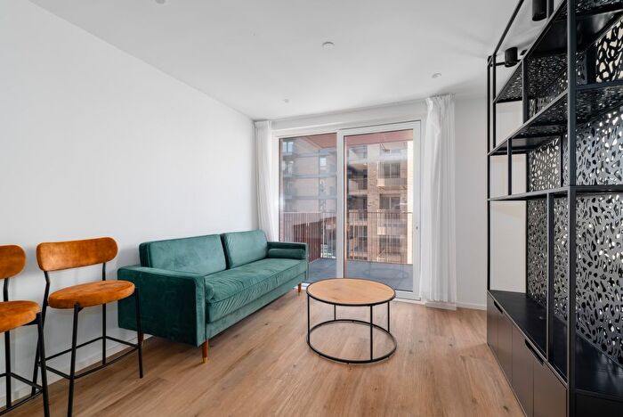 Studio To Rent In Hemlock Street, E14