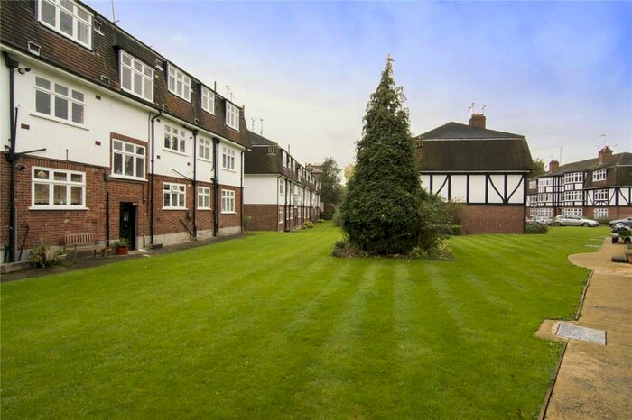 1 Bedroom Flat To Rent In Eagle Court, Hermon Hill, London, E11