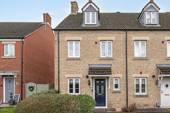 3 Bedroom End Of Terrace House For Sale In White Eagle Road, Haydon End, Swindon, SN25