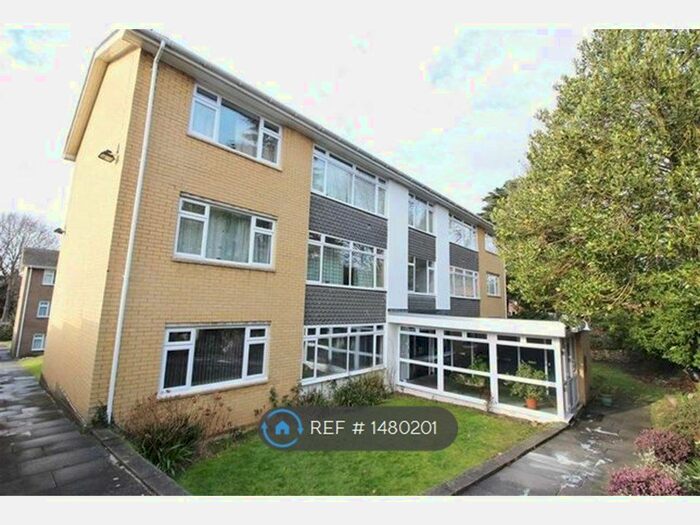 2 Bedroom Flat To Rent In Deepdene Court, Shortlands, BR2