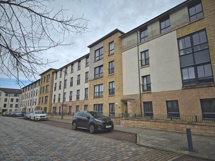 2 Bedroom Flat To Rent In Oatlands Square, Glasgow, G5