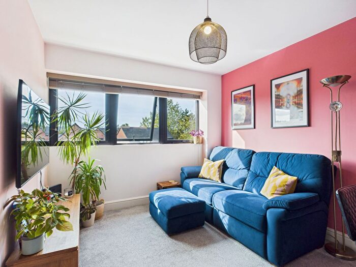 2 Bedroom Flat For Sale In Whitchurch Lane, Bristol, BS14