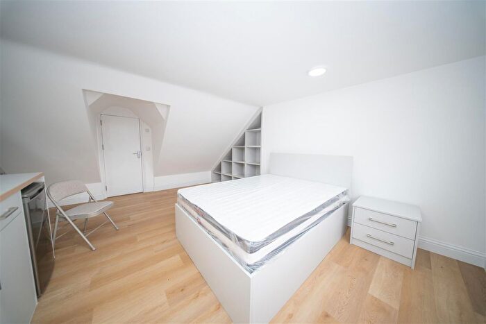 1 Bedroom Property To Rent In Bath Road, Hounslow, TW4
