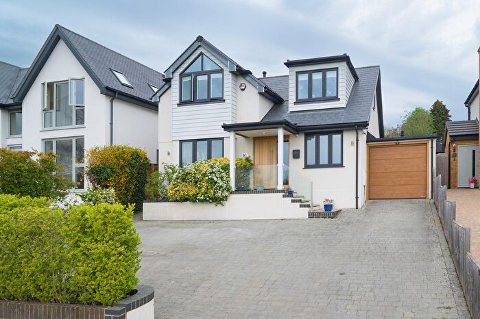 4 Bedroom Detached House For Sale In Hillside Road, Marlow, SL7