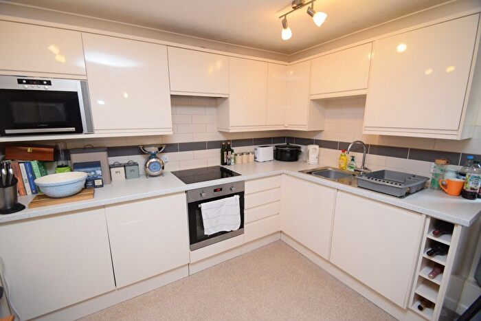1 Bedroom Flat To Rent In Pendennis Road, Falmouth, TR11