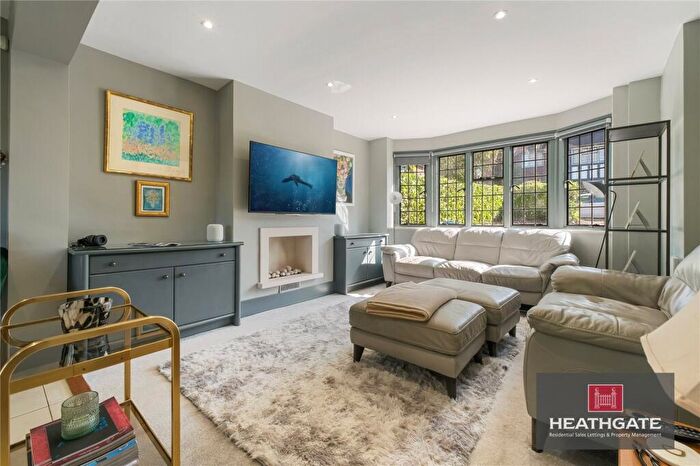 3 Bedroom Terraced House For Sale In Blandford Close Hampstead Garden Suburb, N2