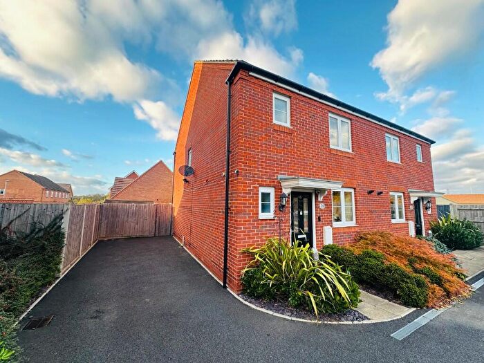 3 Bedroom Semi Detached House For Sale In Caves Gardens, Marston Moreteyene, MK43