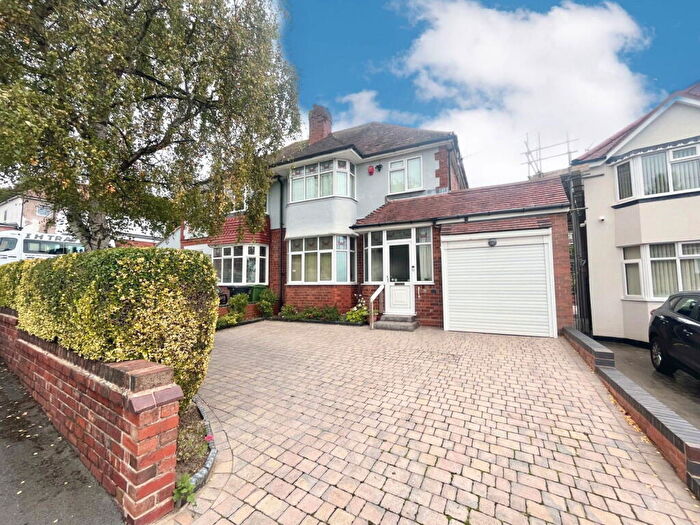 3 Bedroom Semi-Detached House For Sale In Dingle Road, Oakham, Dudley, DY2