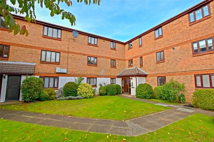 2 Bedroom Flat To Rent In Burnham Gardens, Addiscombe, Croydon, CR0