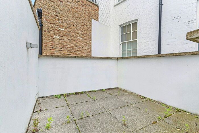 1 Bedroom Flat To Rent In Fulham Road, London, SW10