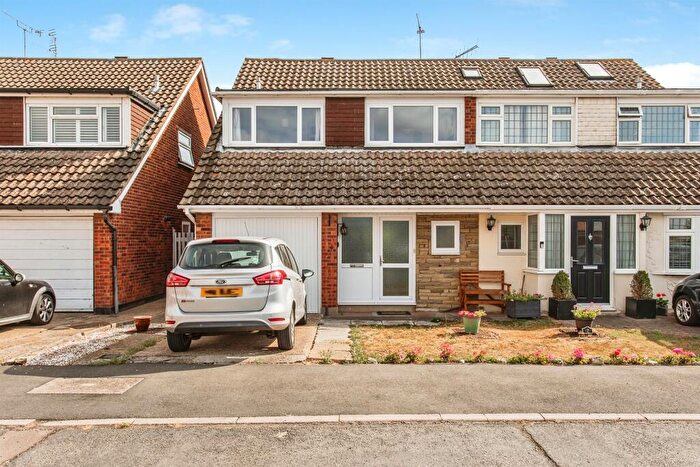 4 Bedroom Semi-Detached House For Sale In Viking Way, Runwell, Wickford, SS11
