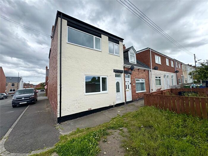3 Bedroom End Of Terrace House To Rent In Ewe Hill Terrace, Houghton Le Spring, Tyne And Wear, DH4