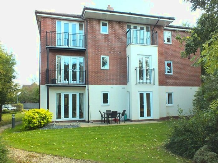 2 Bedroom Flat To Rent In Haslucks Green Road, Shirley, Solihull, B90