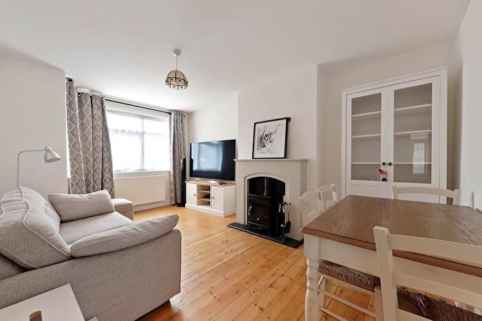 2 Bedroom Ground Maisonette To Rent In Meadowview Road, Sydenham, London, SE6