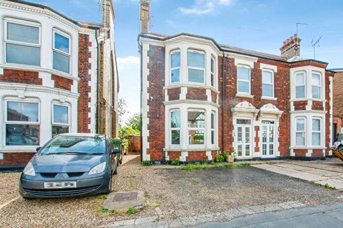 3 Bedroom Semi-Detached House For Sale In Lynn Road, Wisbech, PE13
