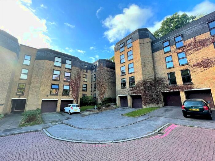 3 Bedroom Apartment To Rent In Charterhouse Road, Godalming, GU7
