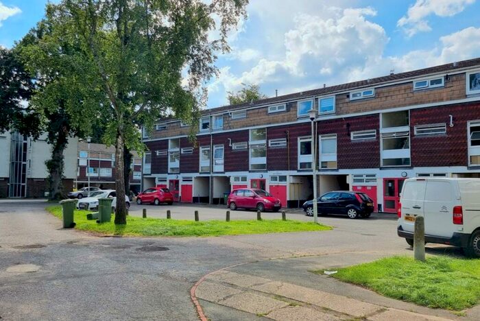 1 Bedroom Flat To Rent In South Holmes Road, Horsham, West Sussex., RH13