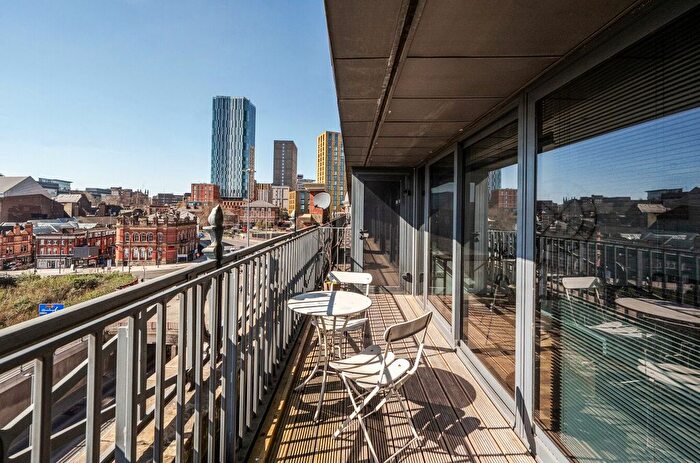 2 Bedroom Flat To Rent In Crispin Lofts, New York Road, Leeds, West Yorkshire, LS2