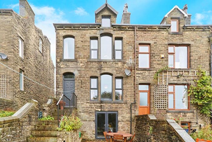 3 Bedroom End Of Terrace House For Sale In South View, Haworth, Keighley, BD22