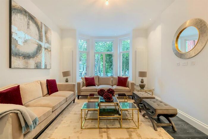 3 Bedroom Apartment For Sale In Fitzjohn's Avenue, Hampstead, NW3