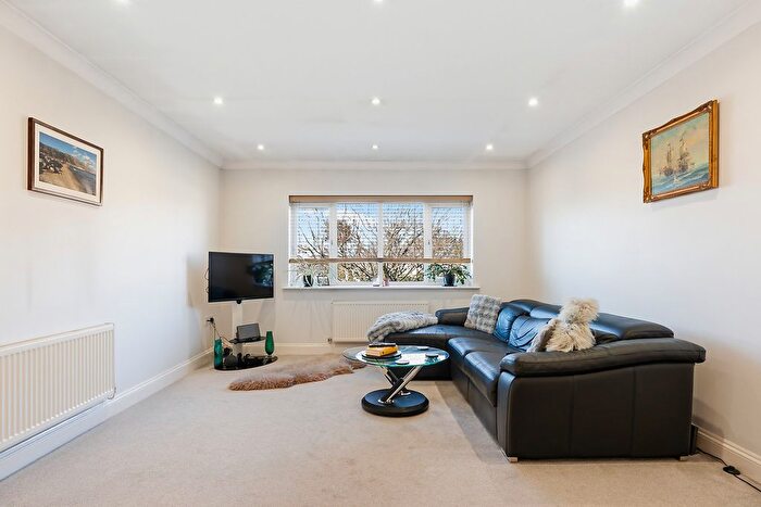 2 Bedroom Flat For Sale In School Road, Ashford, TW15